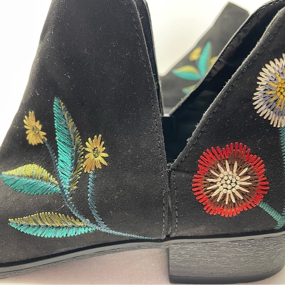 indigo rd. Black Suede Embroidered Booties Size 10M - Picture 6 of 13